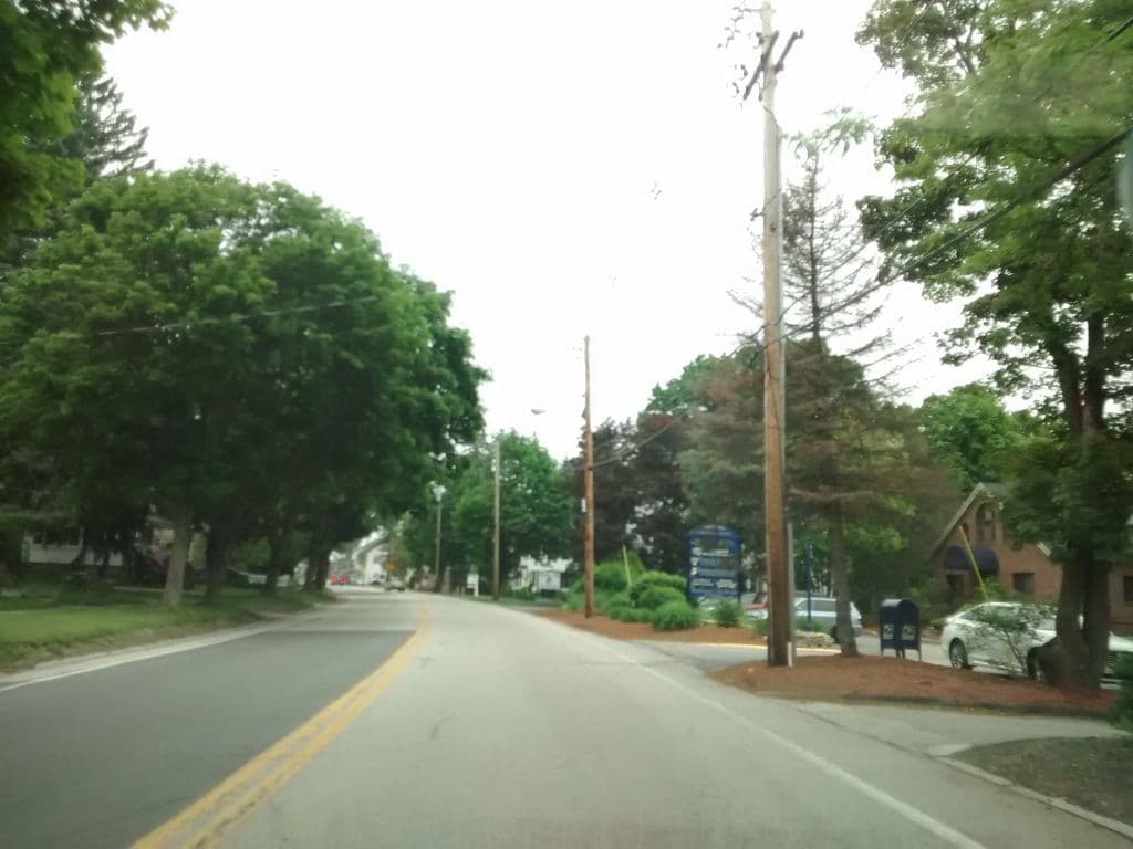 Street-level photo of Turnpike Liquors in Shrewsbury, MA